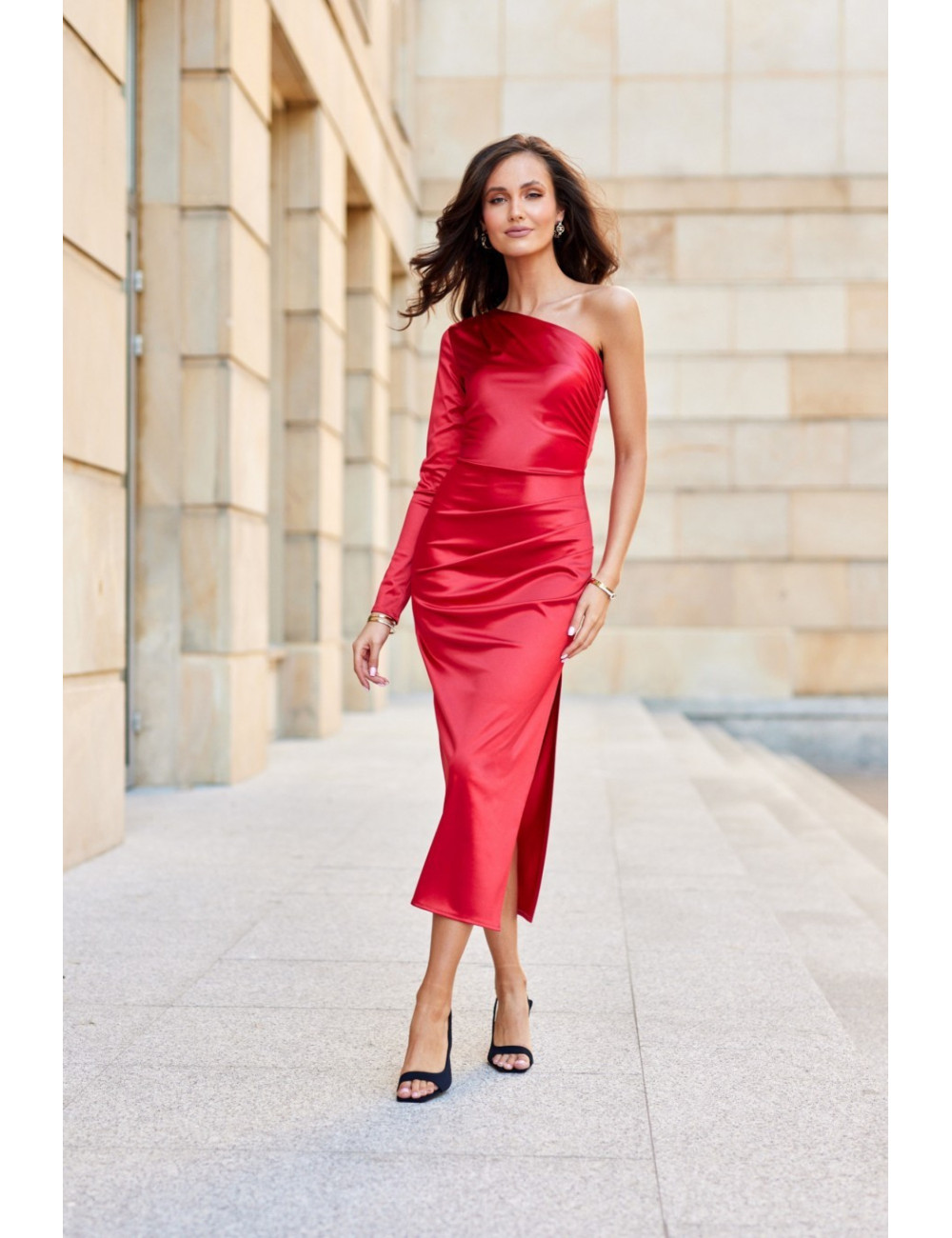 Virginia - robe midi en satin avec une manche longue 