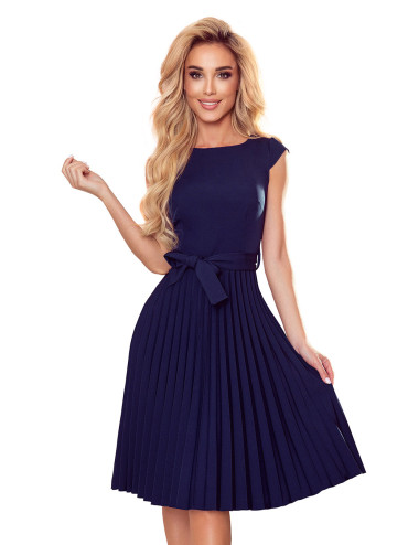 LILA Robe plissée à manches courtes - bleu marine 