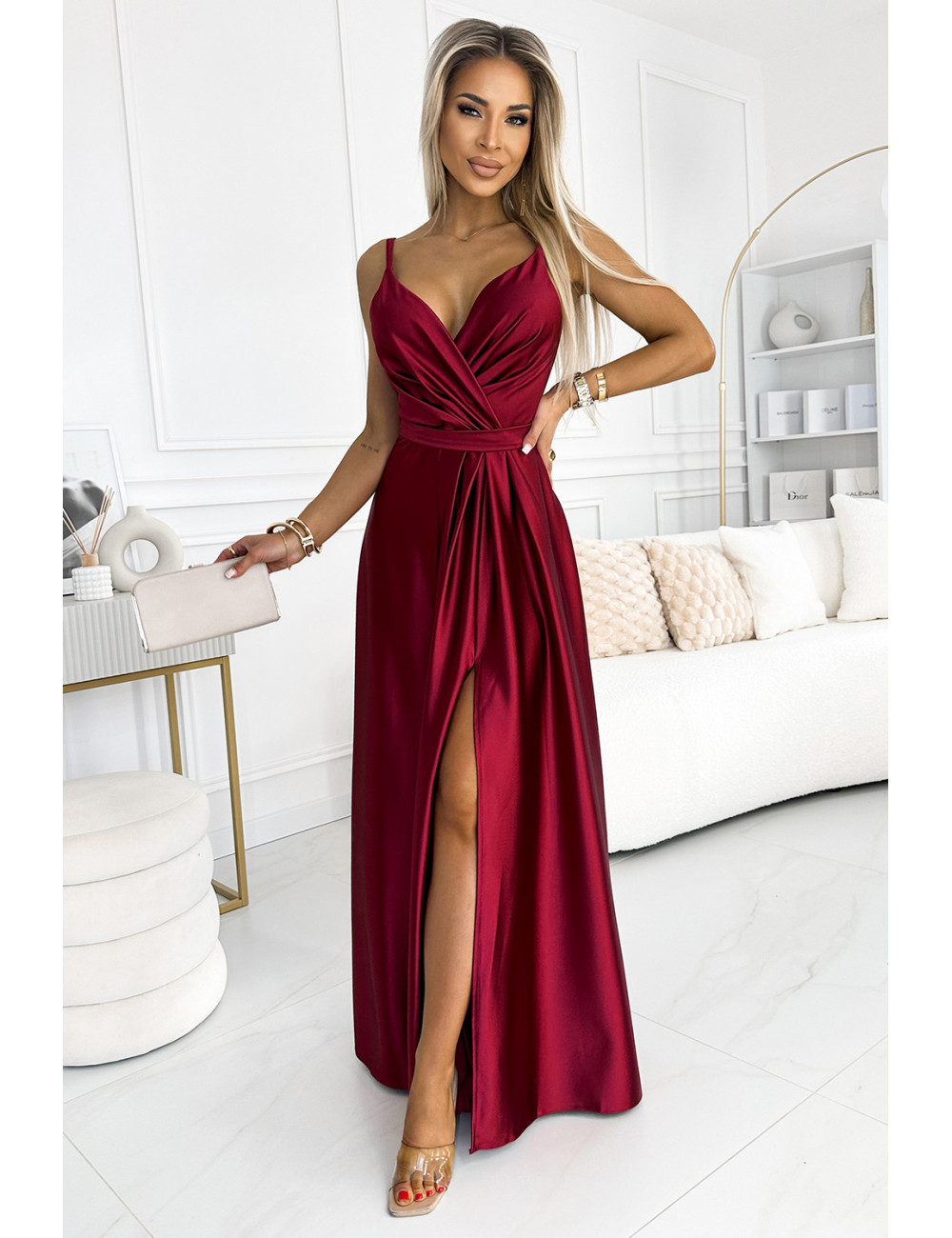 JULIET élégante robe longue en satin avec décolleté et fente sur les jambes 