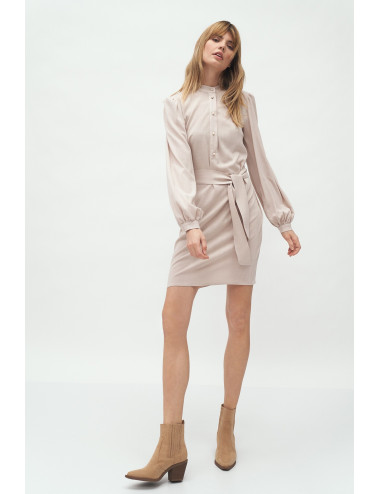 Robe beige à col montant 