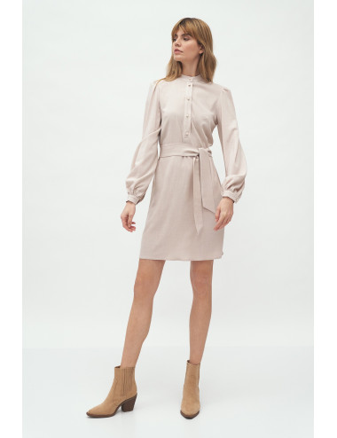 Robe beige à col montant 