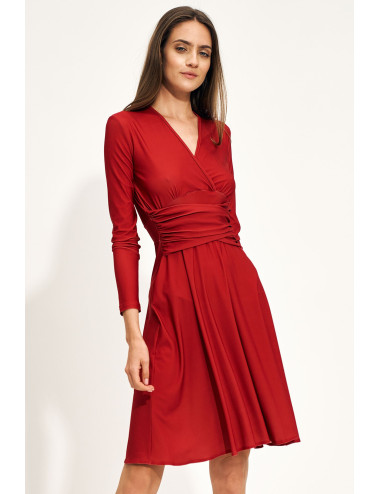 Robe rouge à encolure enveloppe 