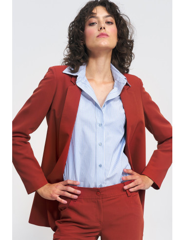 Veste classique rouge déboutonnée 