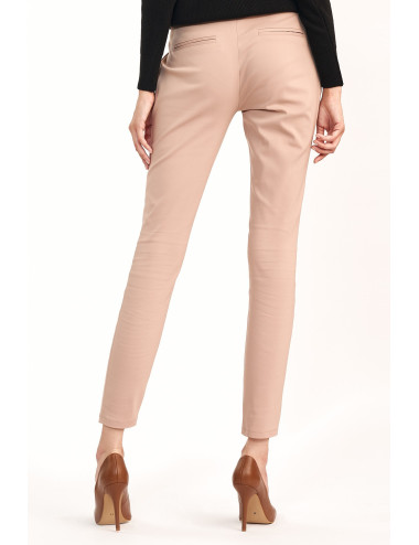 Pantalon beige classique à jambes fuselées 