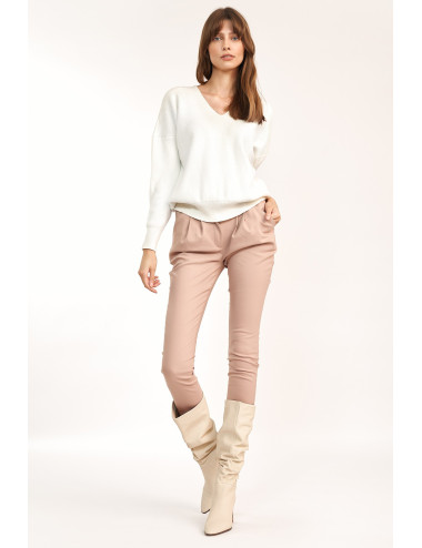 Pantalon beige classique à jambes fuselées 