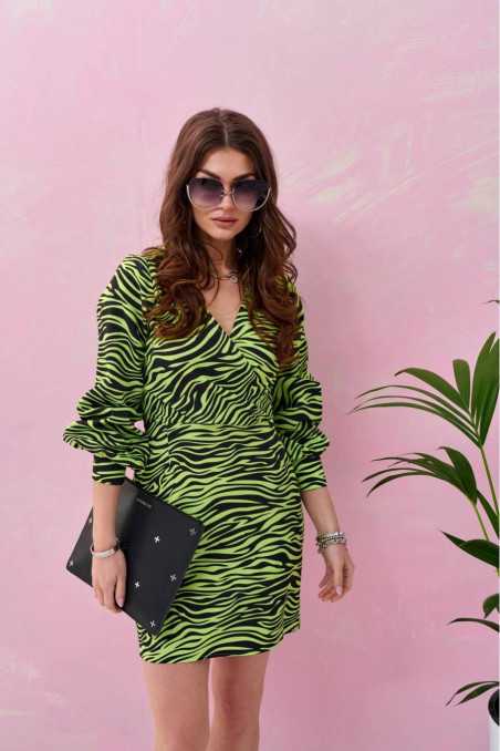 Dress with a crossover neckline and puffy sleeves B19  