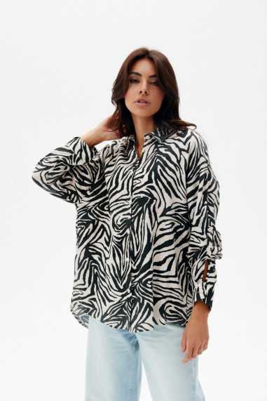 Maila - oversize shirt with animal patterns W27  