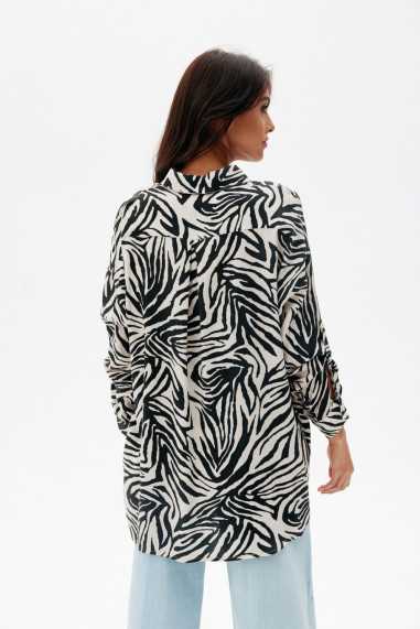 Maila - oversize shirt with animal patterns W27  