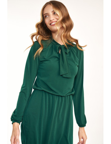 Robe verte avec un noeud 