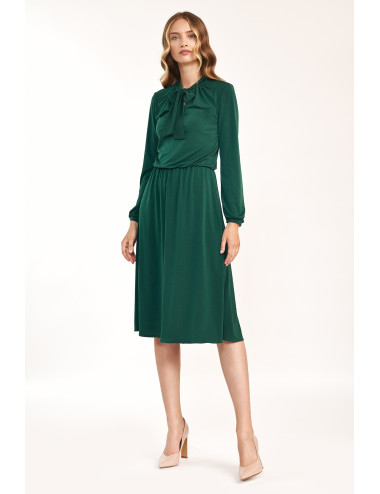 Robe verte avec un noeud 