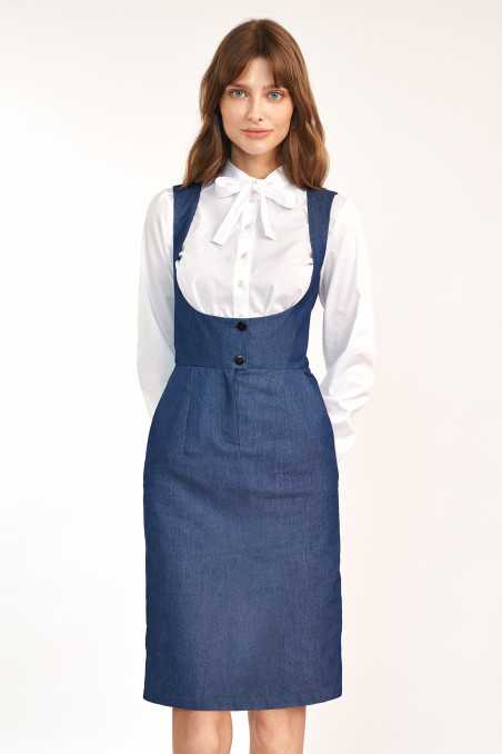 Chemise blanche avec une cravate au cou - nife  