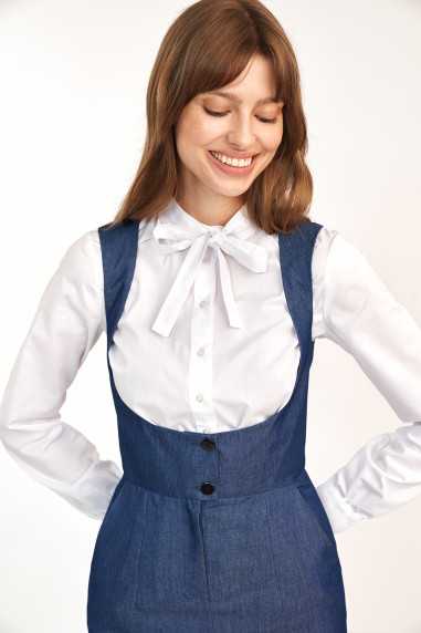 Chemise blanche avec une cravate au cou - nife  