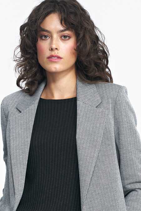 Krótki żakiet w czarną jodełkę  