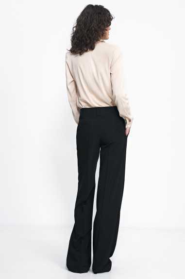Czarne spodnie typu wide leg  