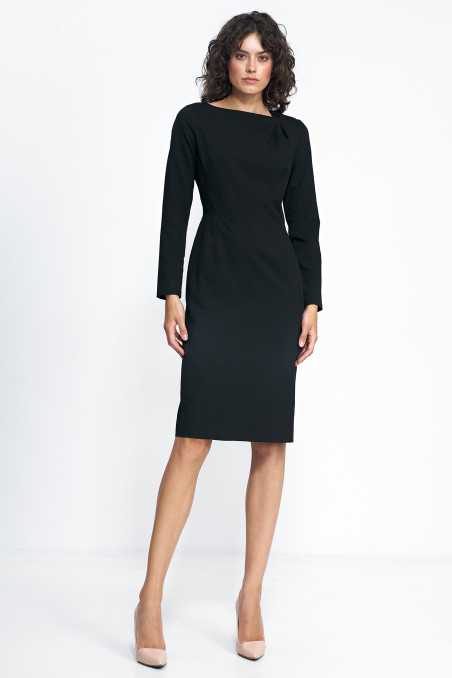 Robe noire à plis au niveau de l'encolure - nife  