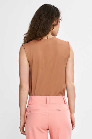 Bluzka bez rękawów, z dekoltem V - karmelowy  