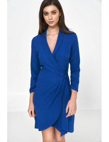 Robe bleu avec un noeud à la taille 