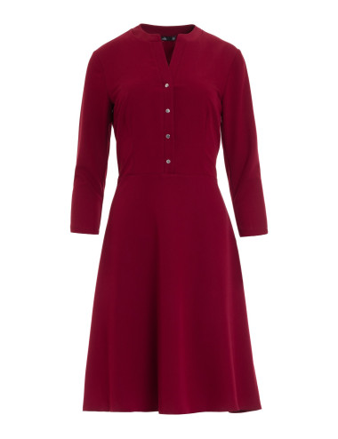 Robe bordeaux fermée par boutons pression 