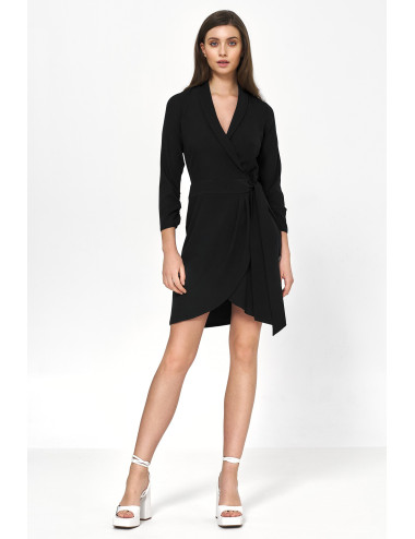 Robe noire avec noeud à la taille 