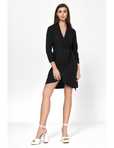 Robe noire avec noeud à la taille 