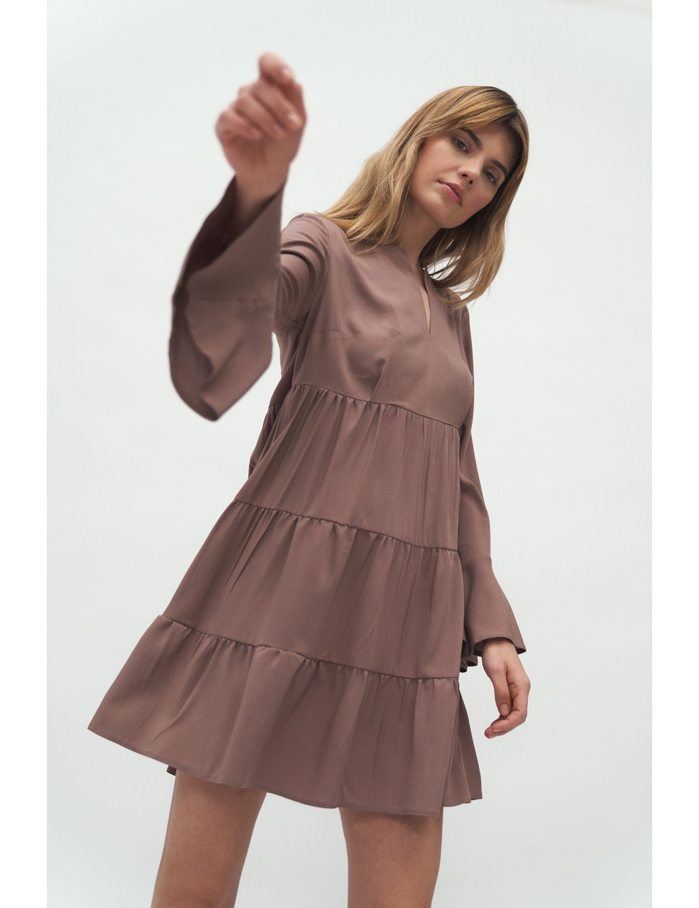 Robe en viscose à volant mocca 