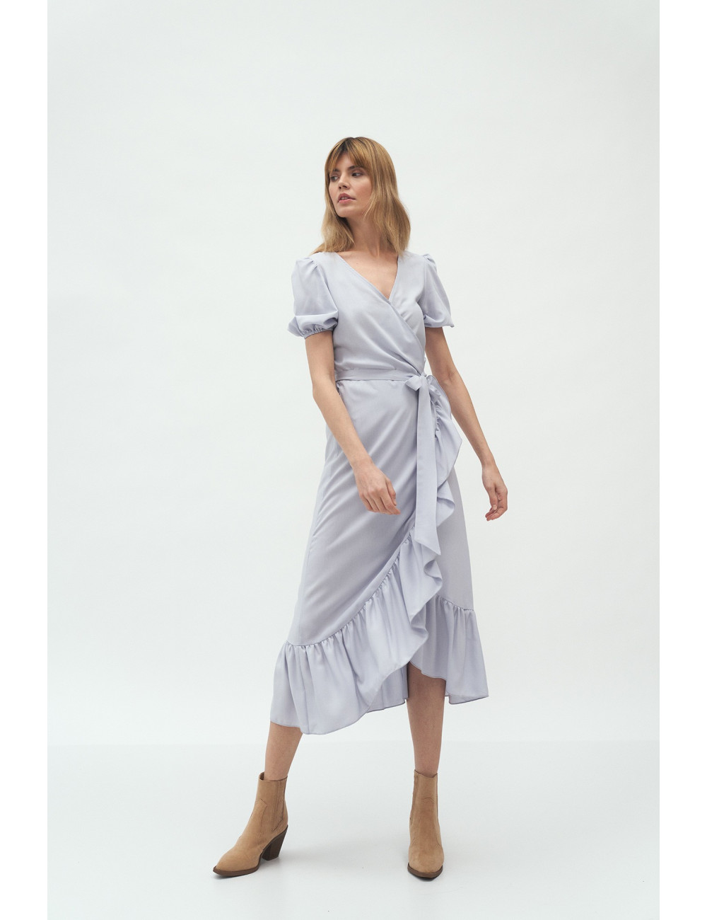 Robe portefeuille grise dans le style boho 