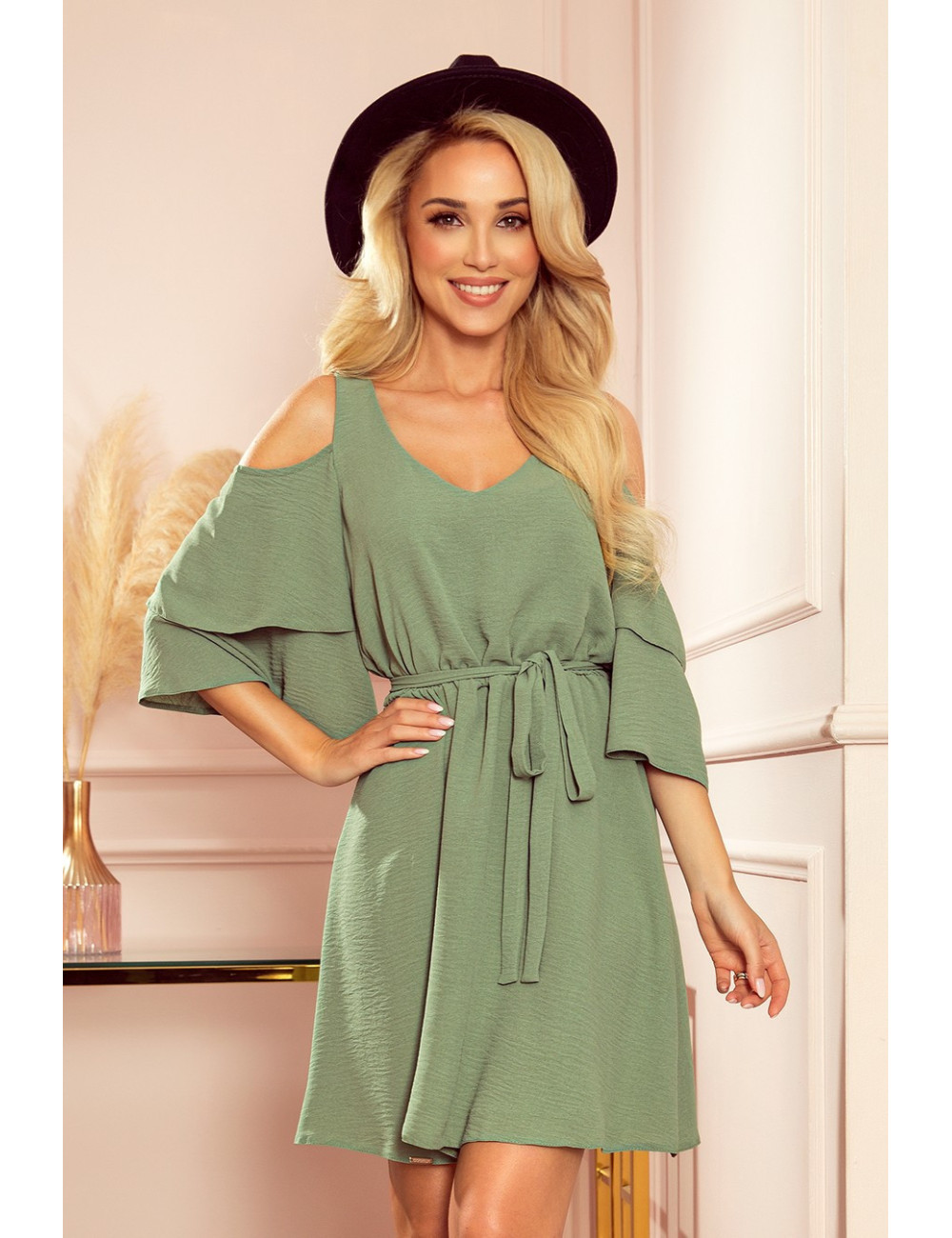 MARINA Robe aérienne avec un décolleté - Couleur OLIVE 