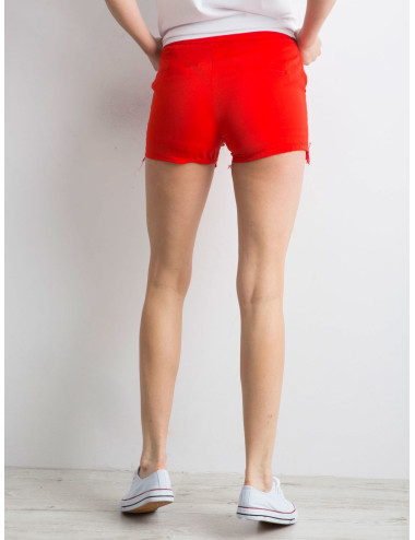 Elegant red shorts with pockets 