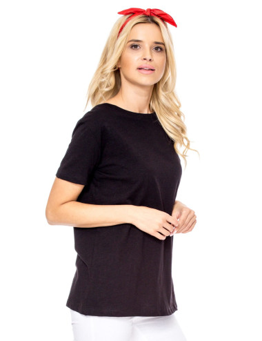 Black t-shirt with deep neckline at the back 