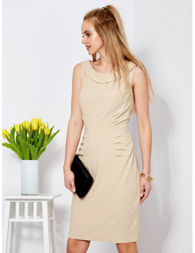 Beige dress with collar and ruffles 