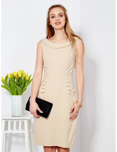Beige dress with collar and ruffles 