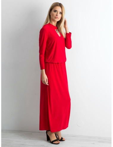 Czerwona sukienka maxi z wycięciem 