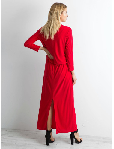 Czerwona sukienka maxi z wycięciem 