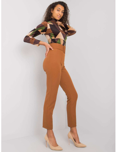 Light brown trousers with Aurella belt 