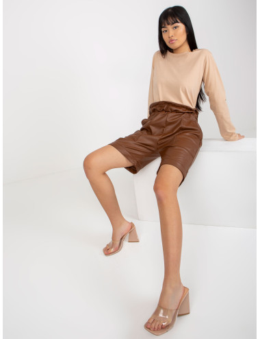 Brown insulated casual shorts in eco leather 