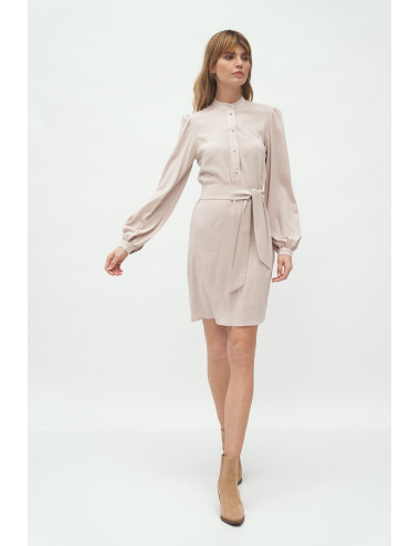 Robe beige à col montant 