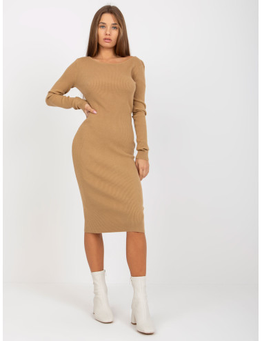 Camel knitted dress with a chain on the back 