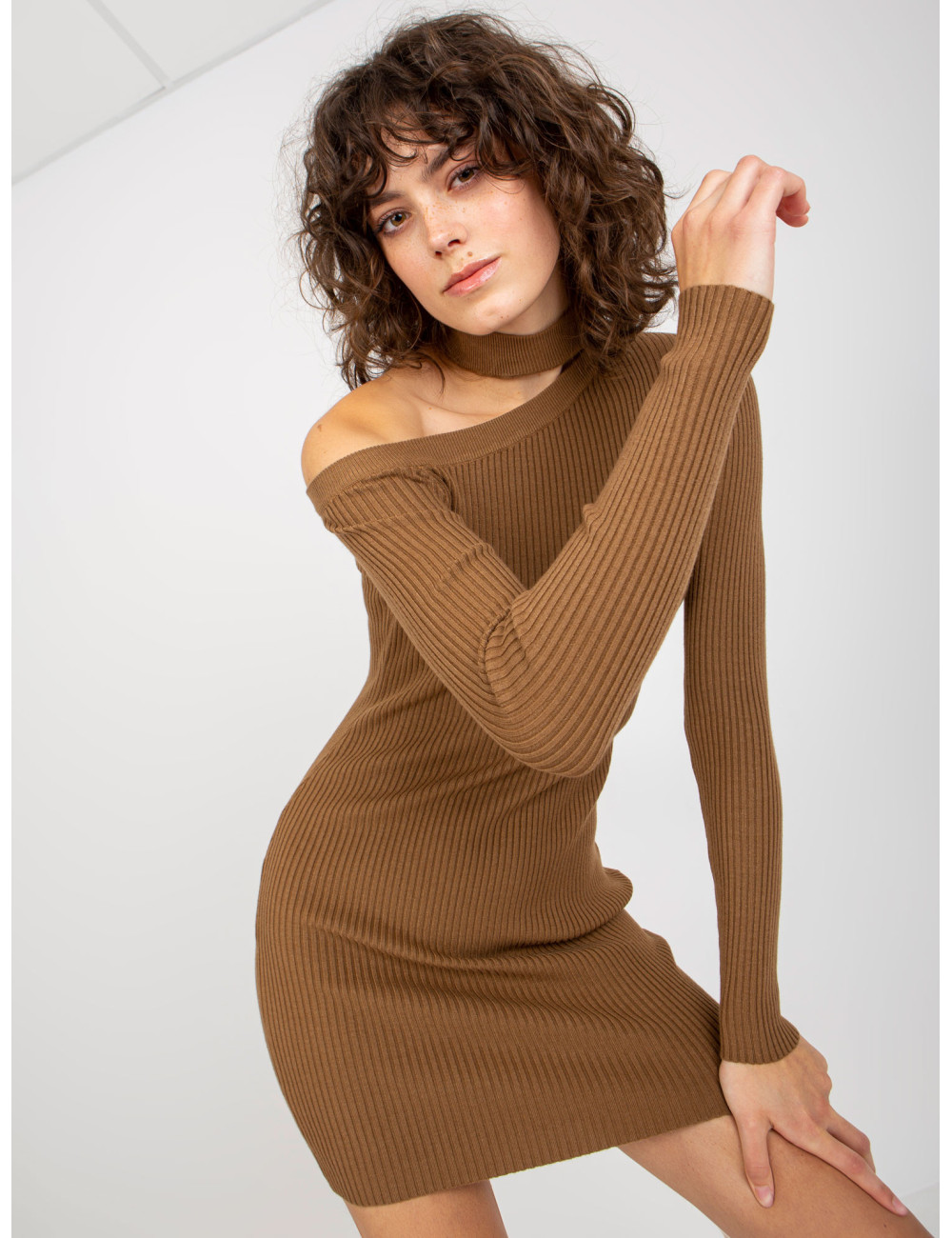 Light brown ribbed dress with choker  
