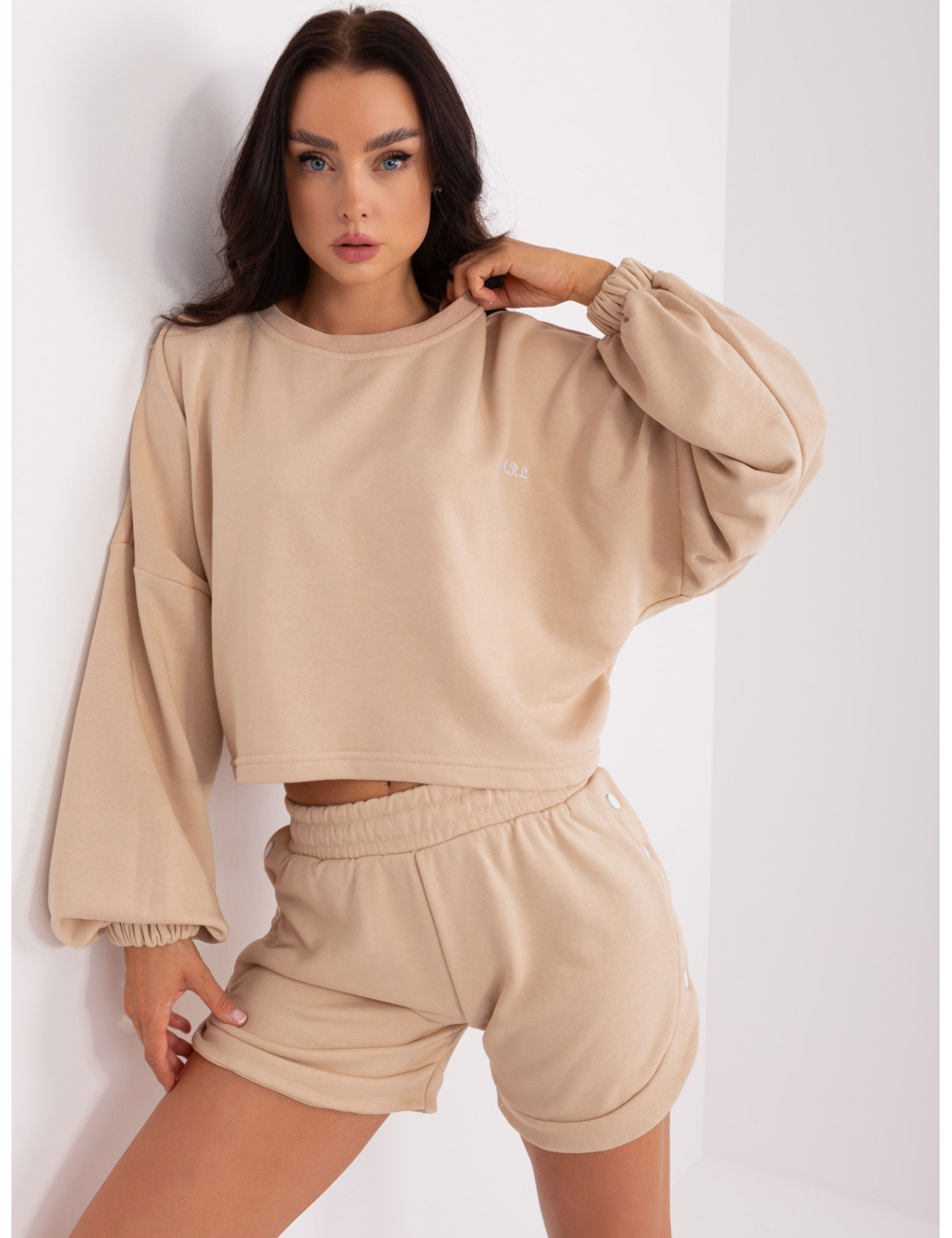 Beige tracksuit set with sweatshirt 