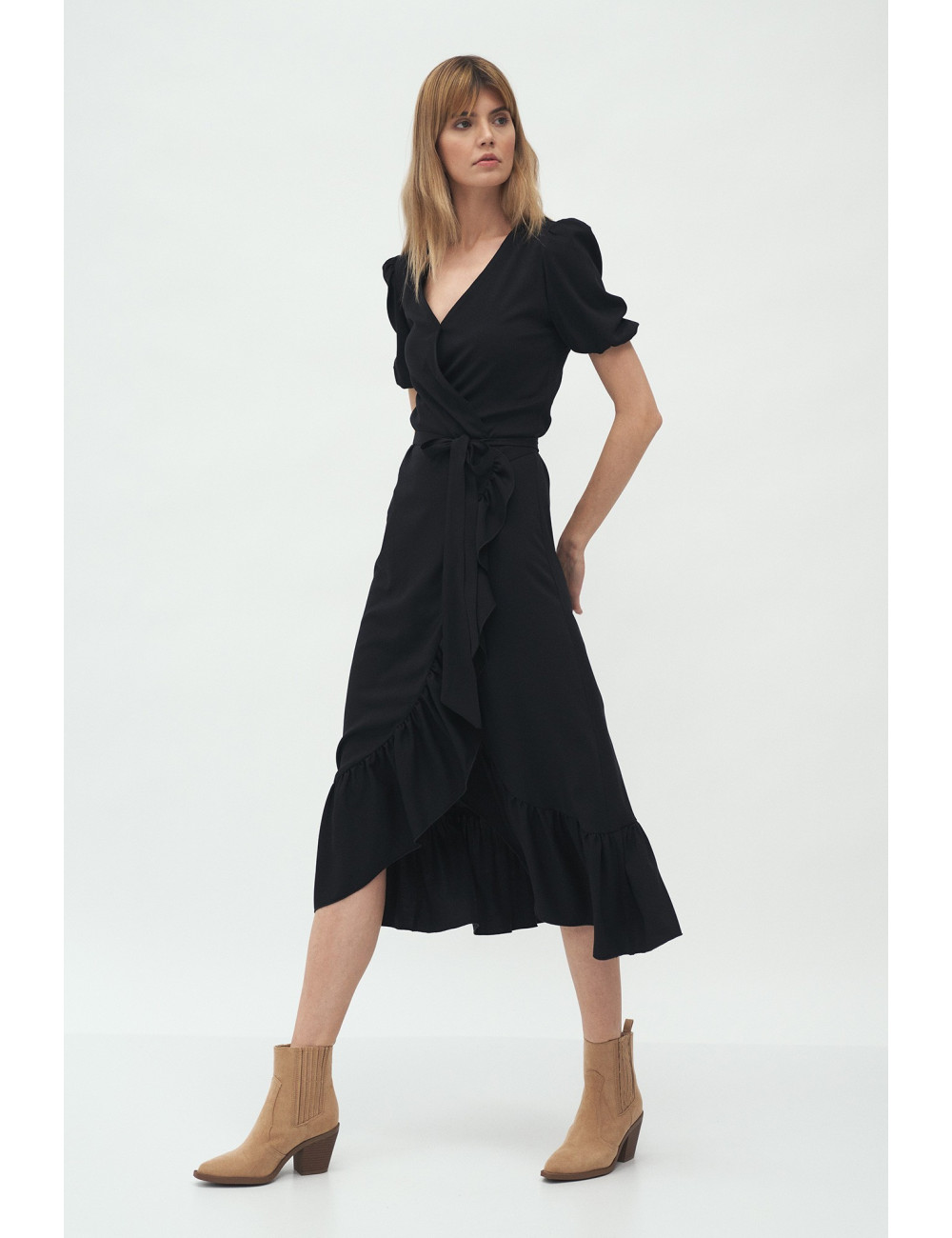 Robe portefeuille noire dans le style bohèmien 